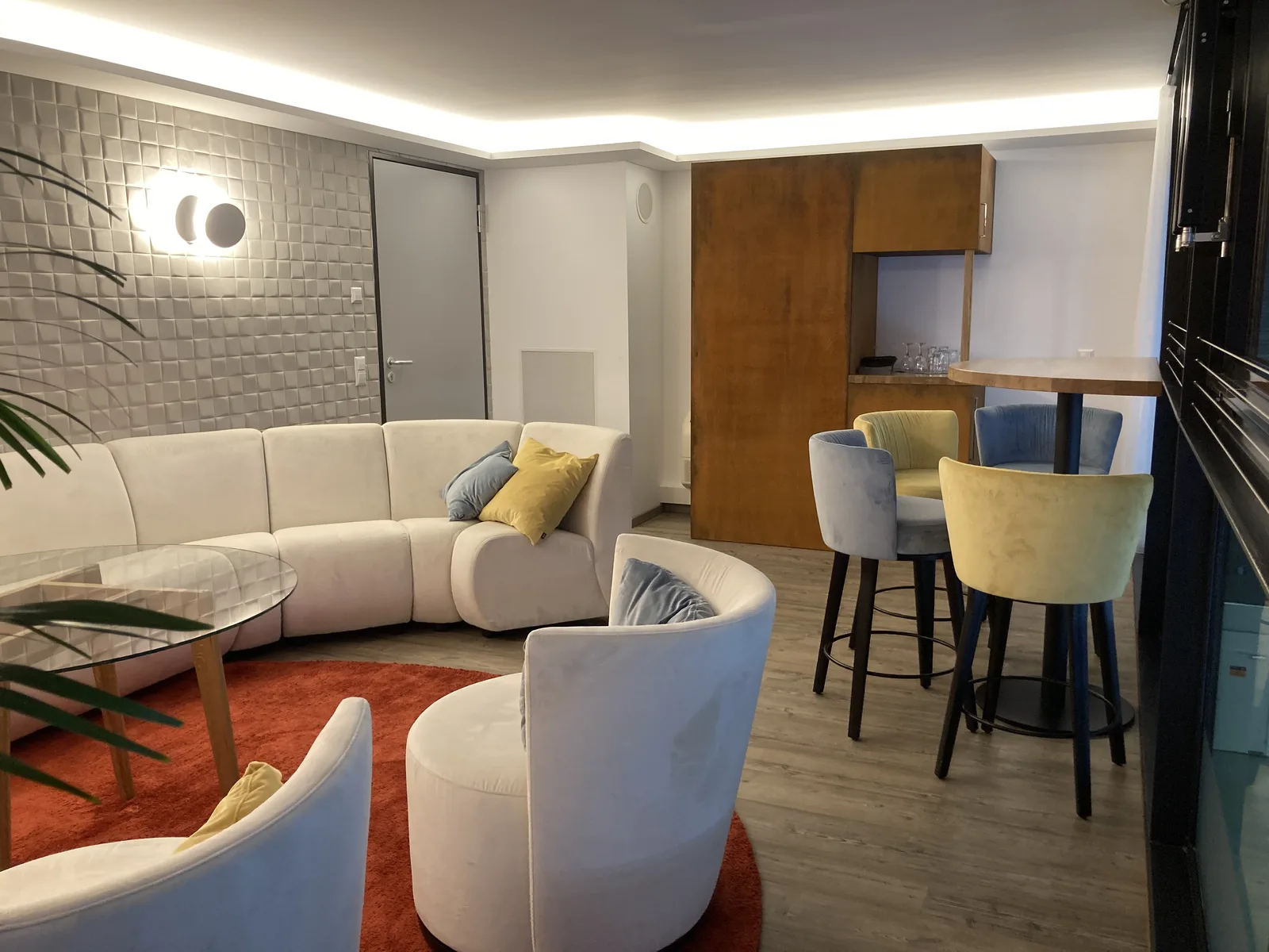Hotel-Lounge mit Rundsofa