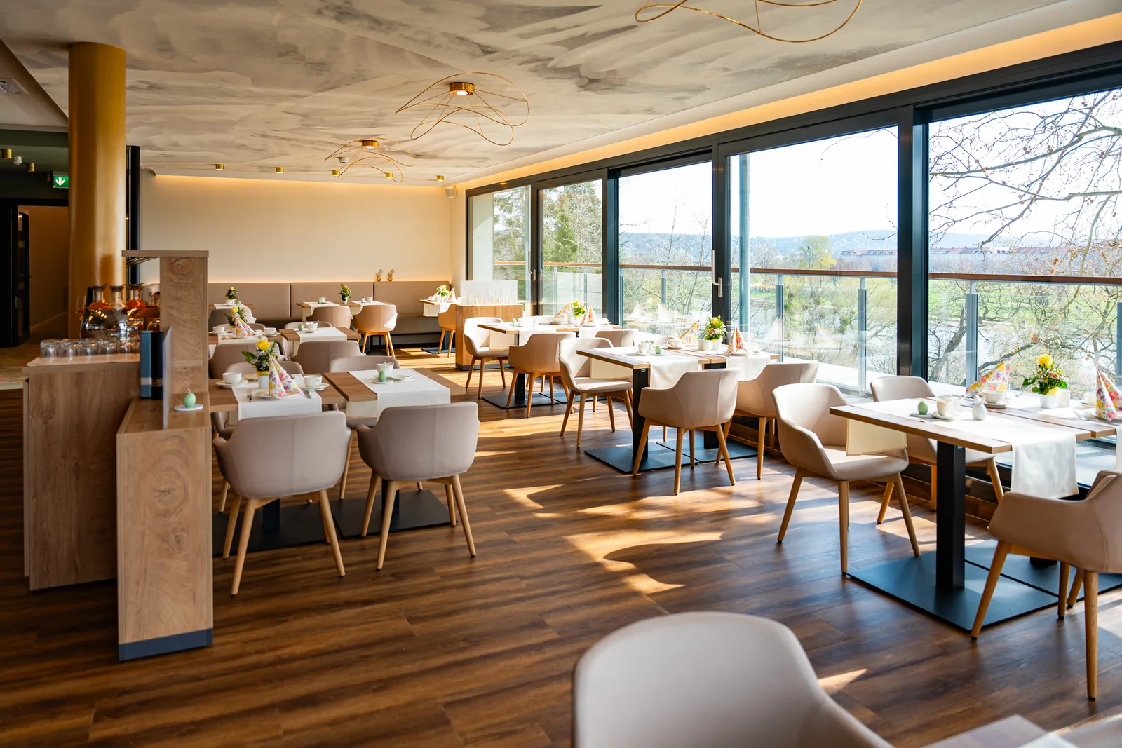 Hotelrestaurant mit Seeblick